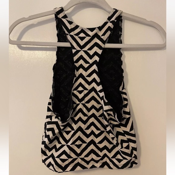 VS PINK Size S Geometric Black Striped Crop Tank Top - Picture 3 of 3